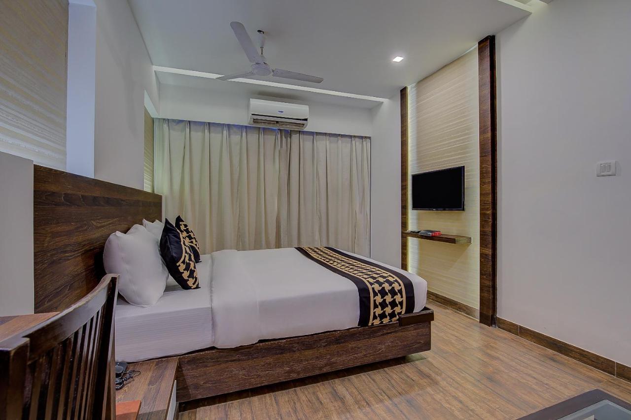 Oyo 78245 Collection O Hotel Crown Inn Navi Mumbai Dış mekan fotoğraf