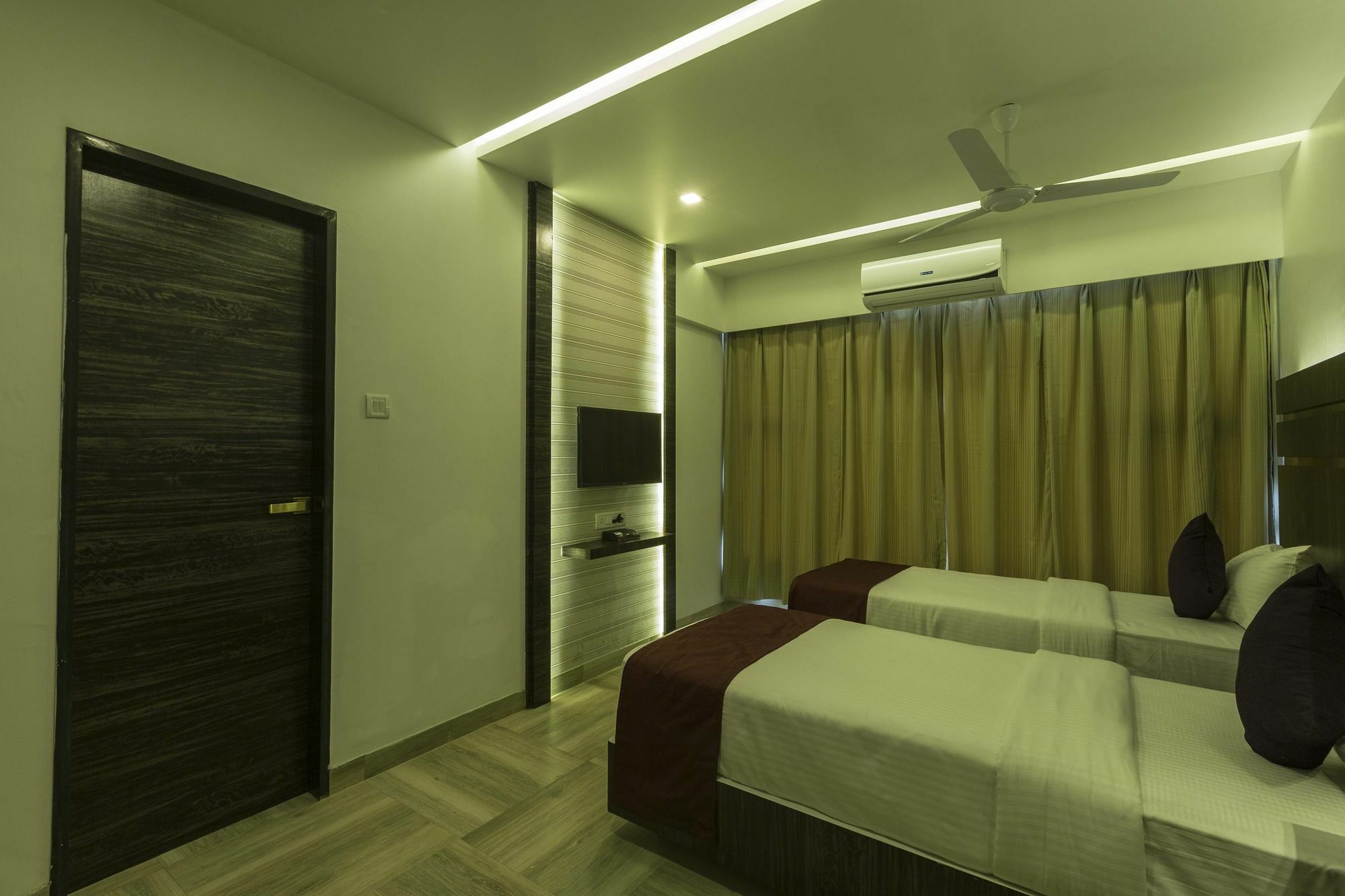 Oyo 78245 Collection O Hotel Crown Inn Navi Mumbai Dış mekan fotoğraf