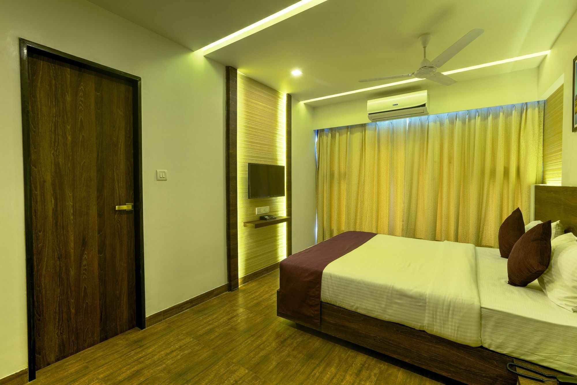 Oyo 78245 Collection O Hotel Crown Inn Navi Mumbai Dış mekan fotoğraf