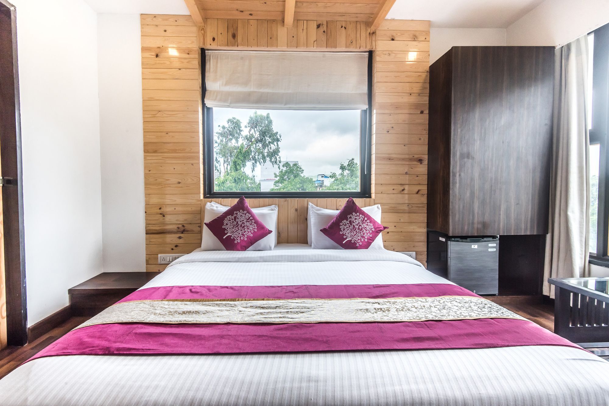Oyo 78245 Collection O Hotel Crown Inn Navi Mumbai Dış mekan fotoğraf